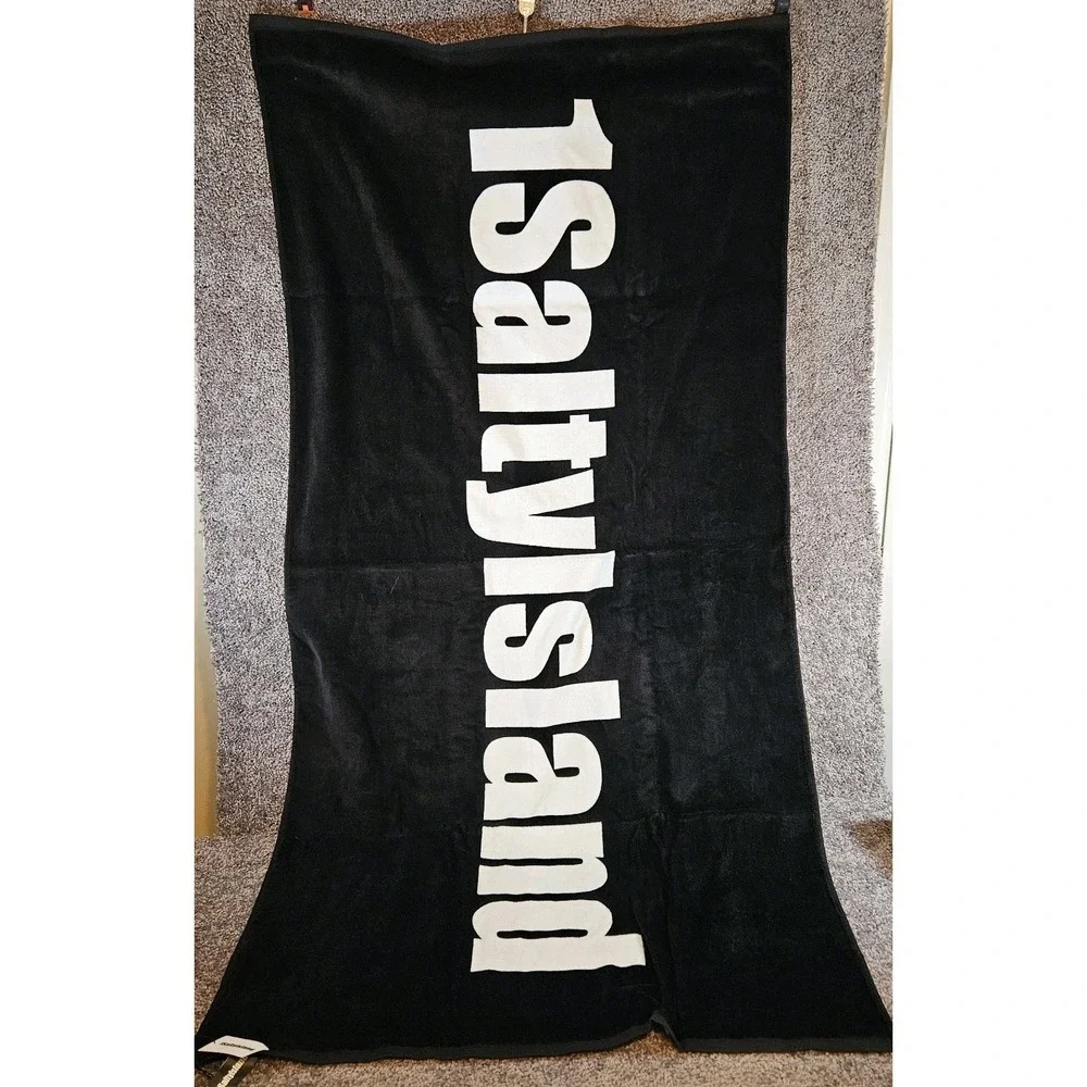 1SaltyIsland Black And White Cotton Beach Towel. NIB
